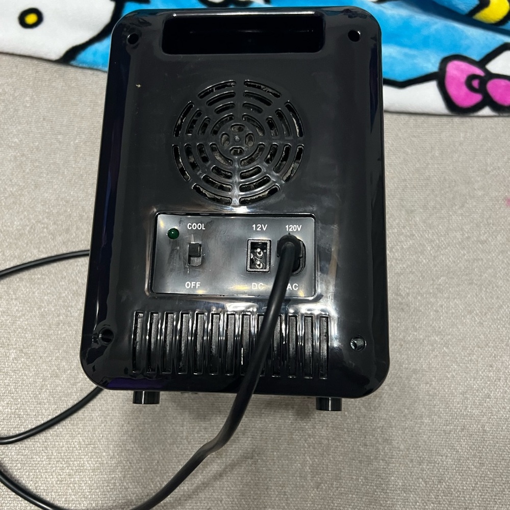 Polar Bear Mini Fridge Black - Picture 3 of 3